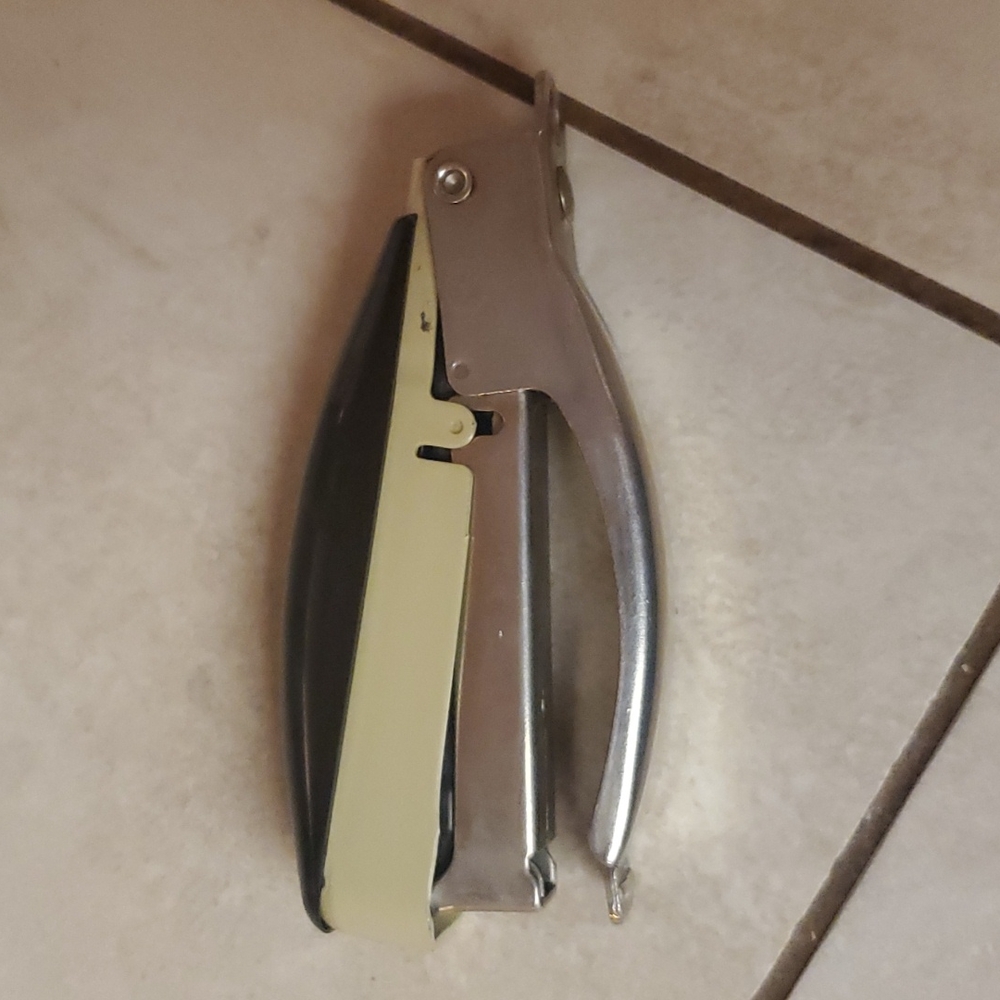 Vintage Bates 88P Handheld Stapler